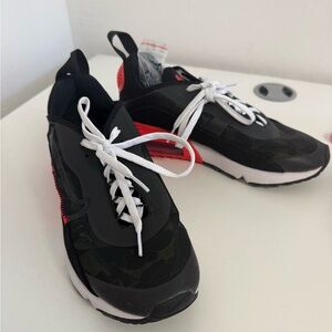 Nike Black and Red Women's Sneakers